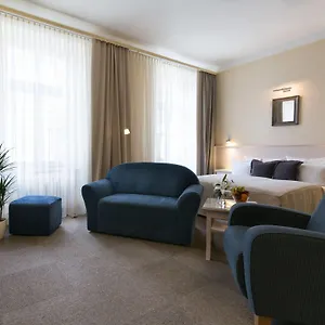 Unitas 4*, Prag Çek Cumhuriyeti